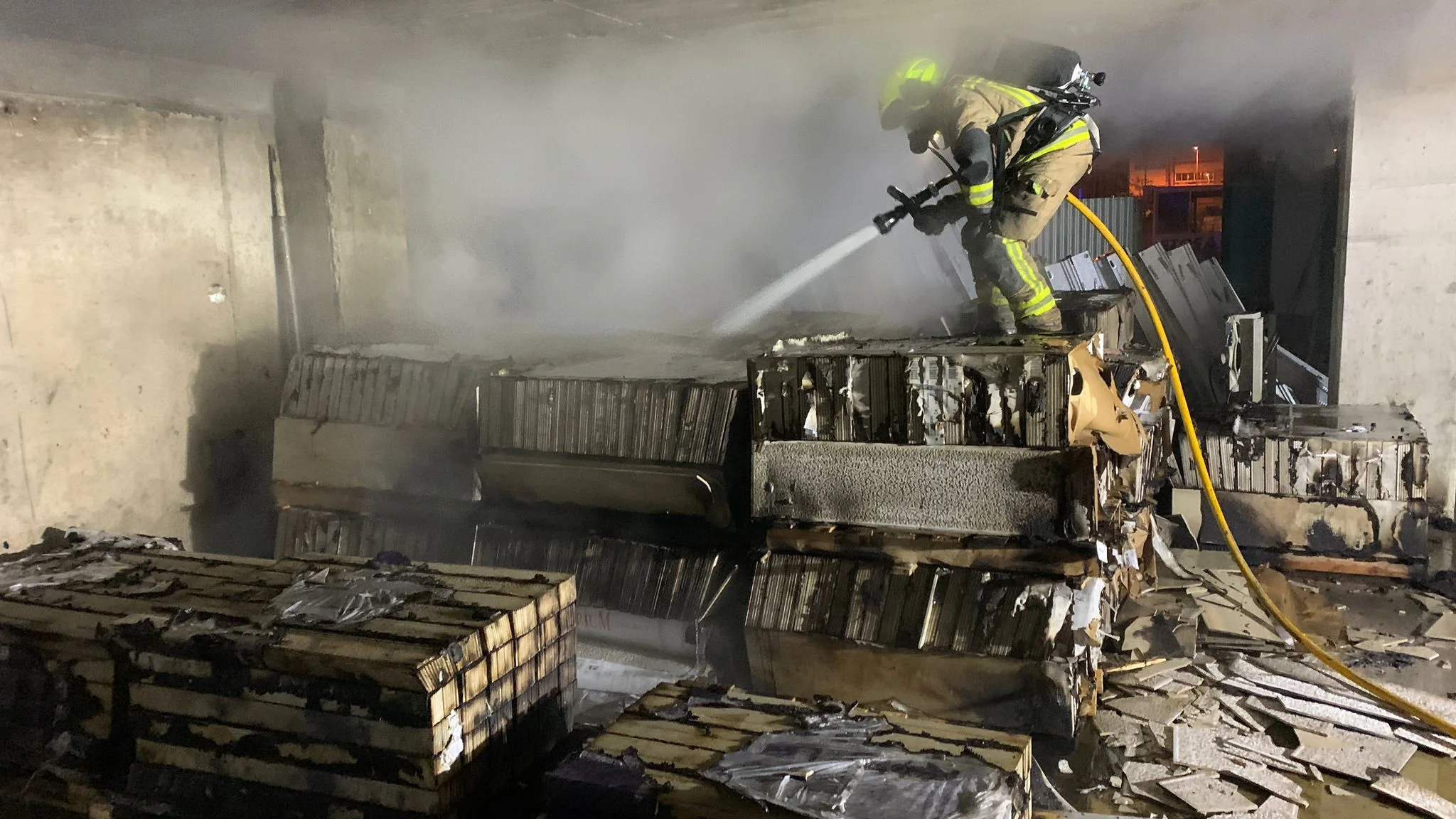 Un momento de la intervenci&oacute;n de los bomberos