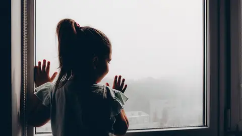 Niña Los ninos y ninas con mas exposicion a la contaminacion y menos a espacios verdes tienen mas riesgo de padecer TDAH