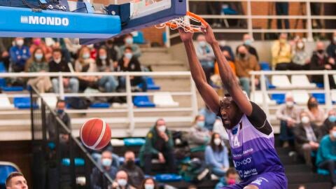 Kabasele machaca el aro del Almansa