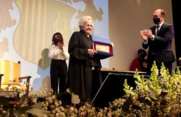 Rocío Caparrós Sánchez, Hija Adoptiva de la Ciudad de Orihuela Rocío Caparrós Sánchez, Hija Adoptiva de la Ciudad de Orihuela