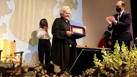 Rocío Caparrós Sánchez, Hija Adoptiva de la Ciudad de Orihuela hija adoptiva