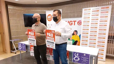 Los secretarios generales de UGT Baleares, Lorenzo Navarro, y el de CCOO en las Islas, José García, explican las razones de la convocatoria de concentraciones en los centros de trabajo el 9 de marzo para pedir el fin de la guerra en Ucrania. Los secretarios generales de UGT Baleares, Lorenzo Navarro, y el de CCOO en las Islas, José García, explican las razones de la convocatoria de concentraciones en los centros de trabajo el 9 de marzo para pedir el fin de la guerra en Ucrania.
