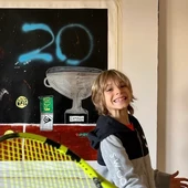 Un pequeño artista dibuja el cuadro del Mutua Madrid Open por una buena causa Un pequeño artista dibuja el cuadro del Mutua Madrid Open por una buena causa