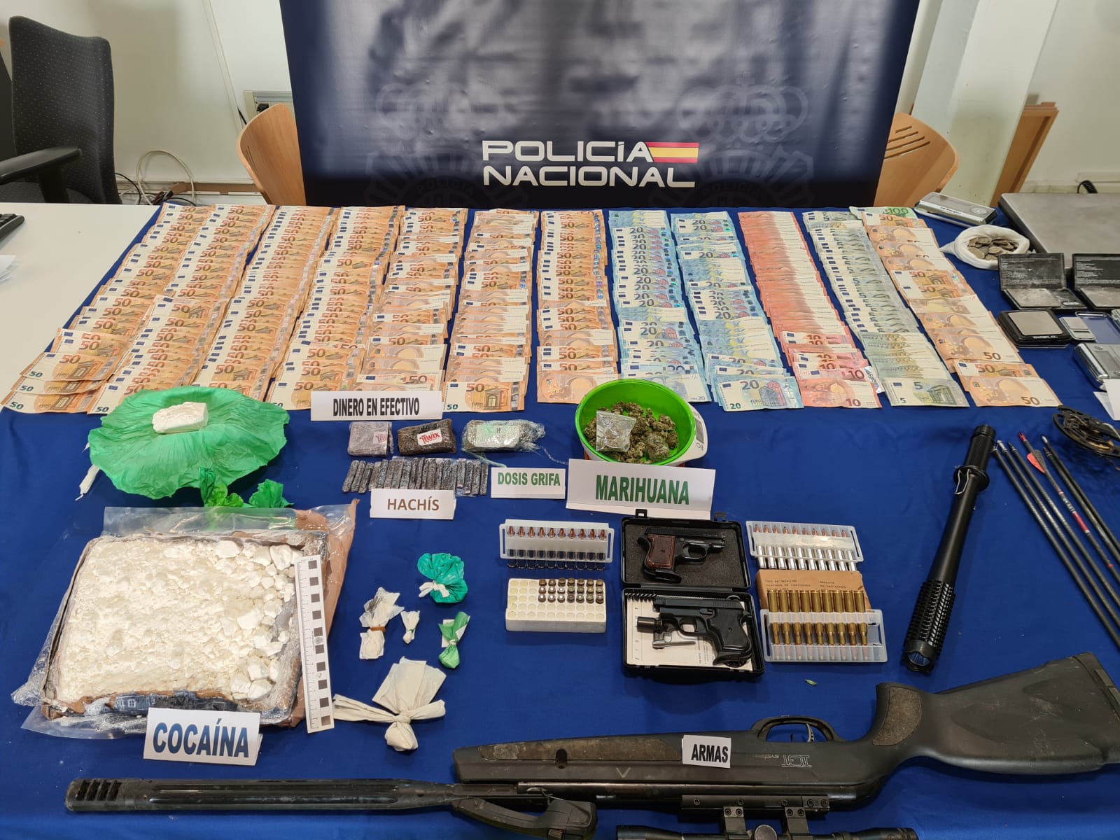 Desmantelada una organización criminal que traficaba con marihuana y cocaína dentro y fuera de España Desmantelada una organización criminal que traficaba con marihuana y cocaína dentro y fuera de España