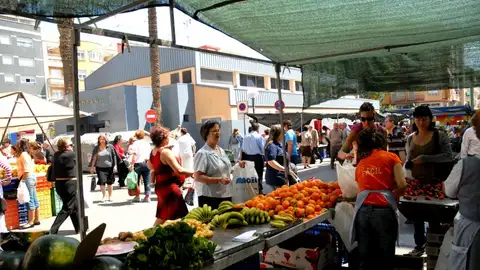 Una vista del mercadillo de Benalúa Una vista del mercadillo de Benalúa