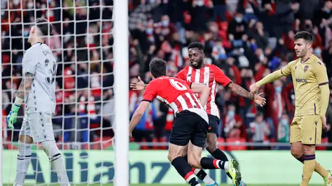 El Athletic frena al Levante y mira a Europa El Athletic frena al Levante y mira a Europa