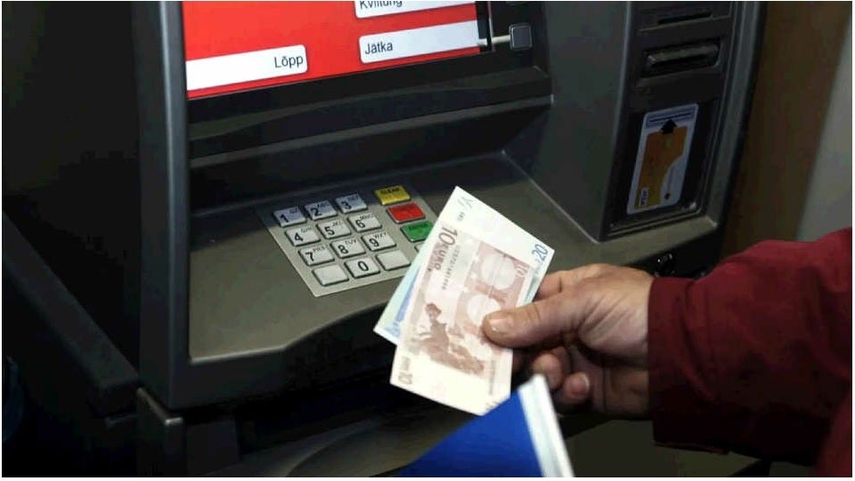 València impone sus condiciones para conseguir una banca "amigable" con los mayores València impone sus condiciones para conseguir una banca "amigable" con los mayores