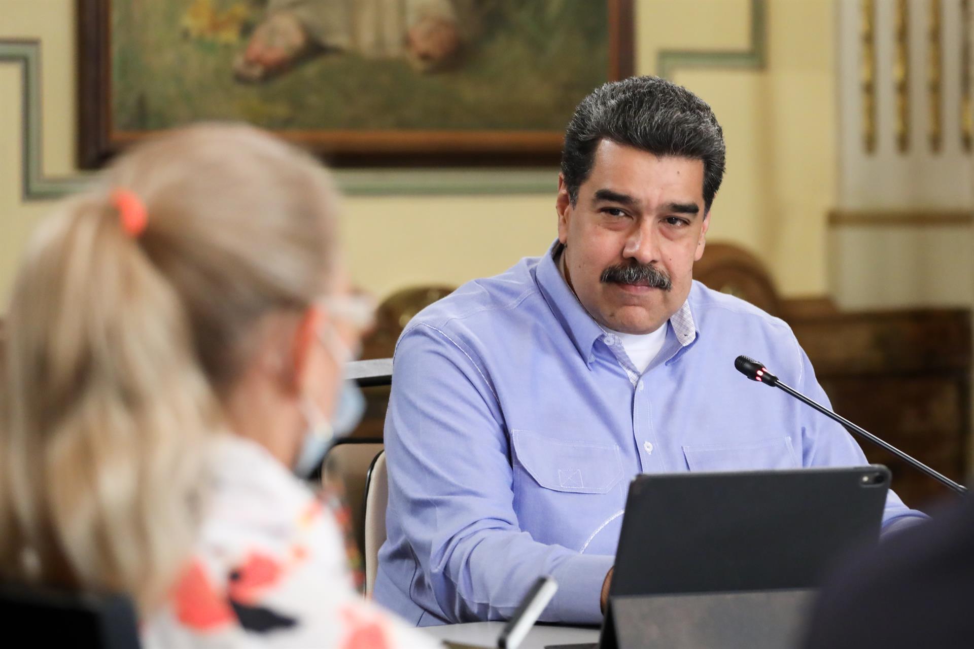 Estados Unidos negocia con Maduro la compra de petróleo a Venezuela Estados Unidos negocia con Maduro la compra de petróleo a Venezuela