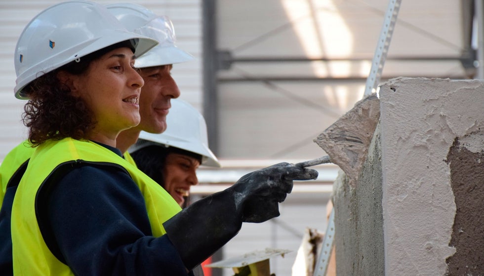 Las mujeres en profesiones masculinizadas, el reto de ser visibles Las mujeres en profesiones masculinizadas, el reto de ser visibles