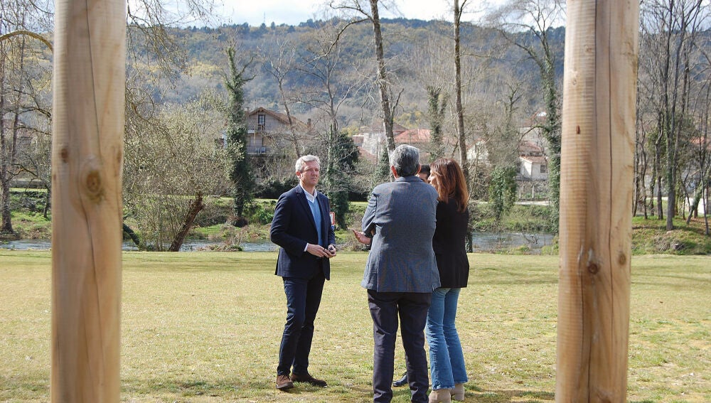 Visita de Alfonso Rueda a Leiro