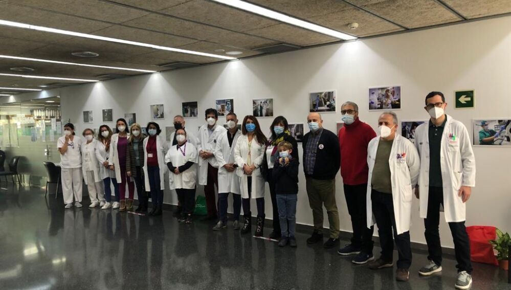 el vestíbulo principal del hospital acoge desde hoy la muestra “Semblantes femeninos en tiempos de pandemia”