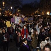 Miles de personas en la manifestación del Día Internacional de la Mujer, recorriendo el centro de Palma