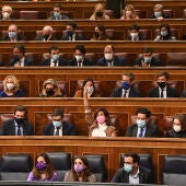Diputados populares y ministros de Unidas Podemos en el pleno del Congreso celebrado este martes 