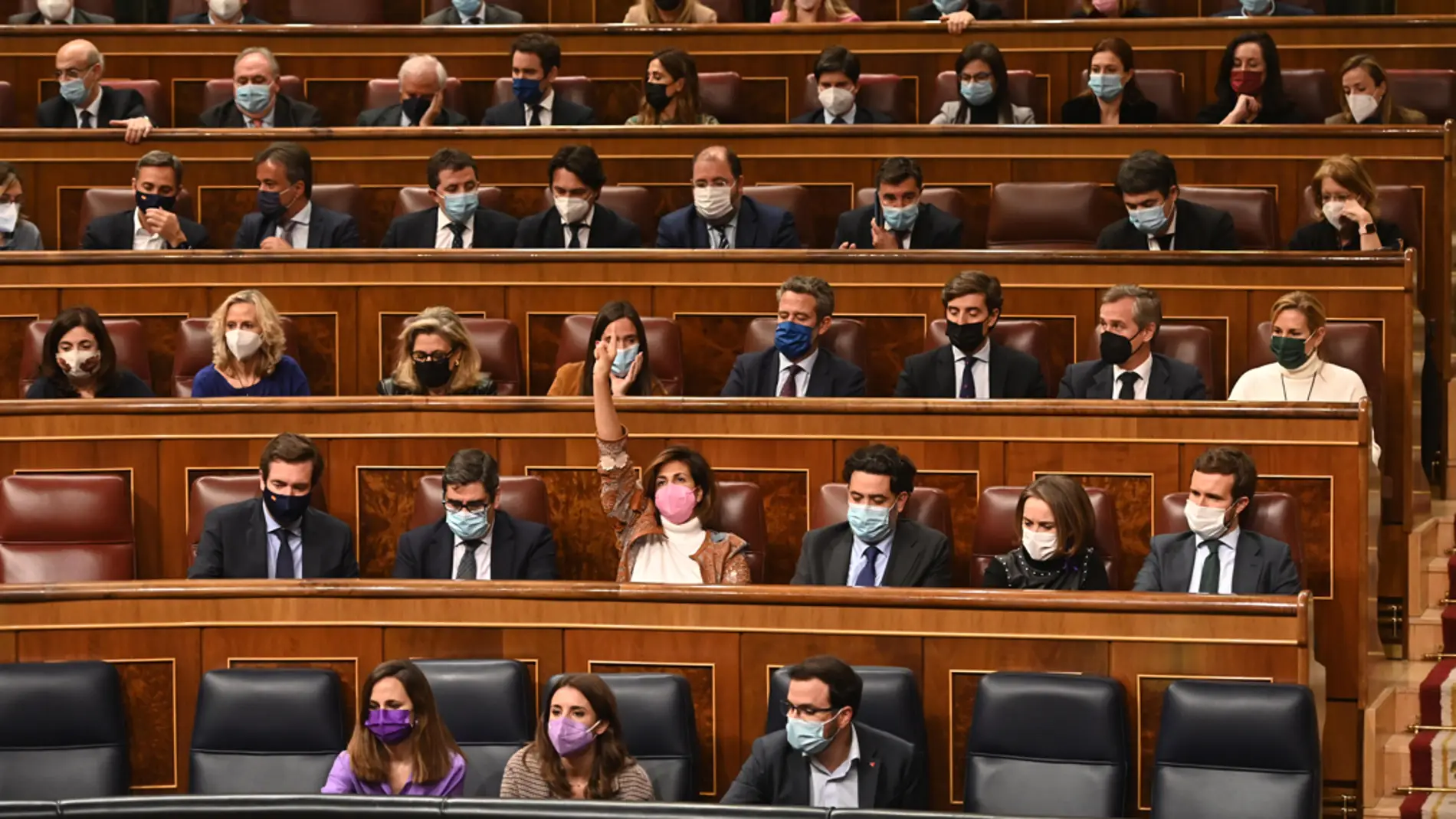 Diputados populares y ministros de Unidas Podemos en el pleno del Congreso celebrado este martes 