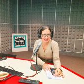 A directora da Revista Pincha, Rebeca Munín nos estudio de Onda Cero Compostela