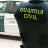 Un agente de la Guardia Civil Un agente de la Guardia Civil