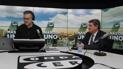 José Luis Escrivá con Carlos Alsina en 'Más de uno' José Luis Escrivá con Carlos Alsina en 'Más de uno'