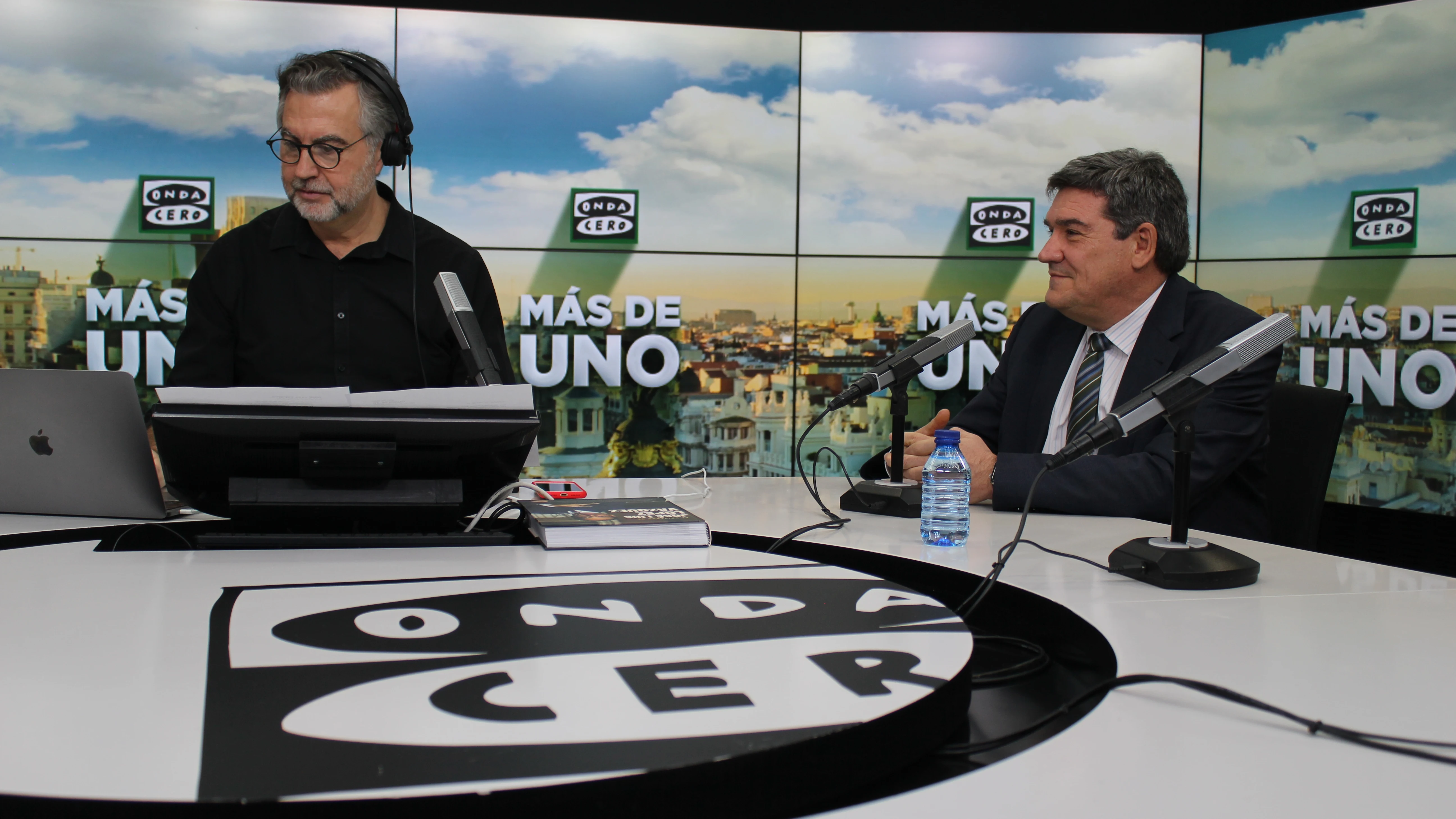 José Luis Escrivá con Carlos Alsina en 'Más de uno' José Luis Escrivá con Carlos Alsina en 'Más de uno'