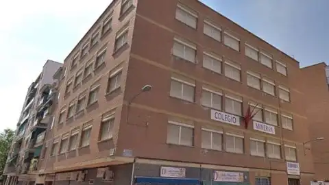 Colegio Minerva de Alcalá de Henares Convocada una cacerolada de trabajadores y familias para protestar ante el cierre del centro este verano
