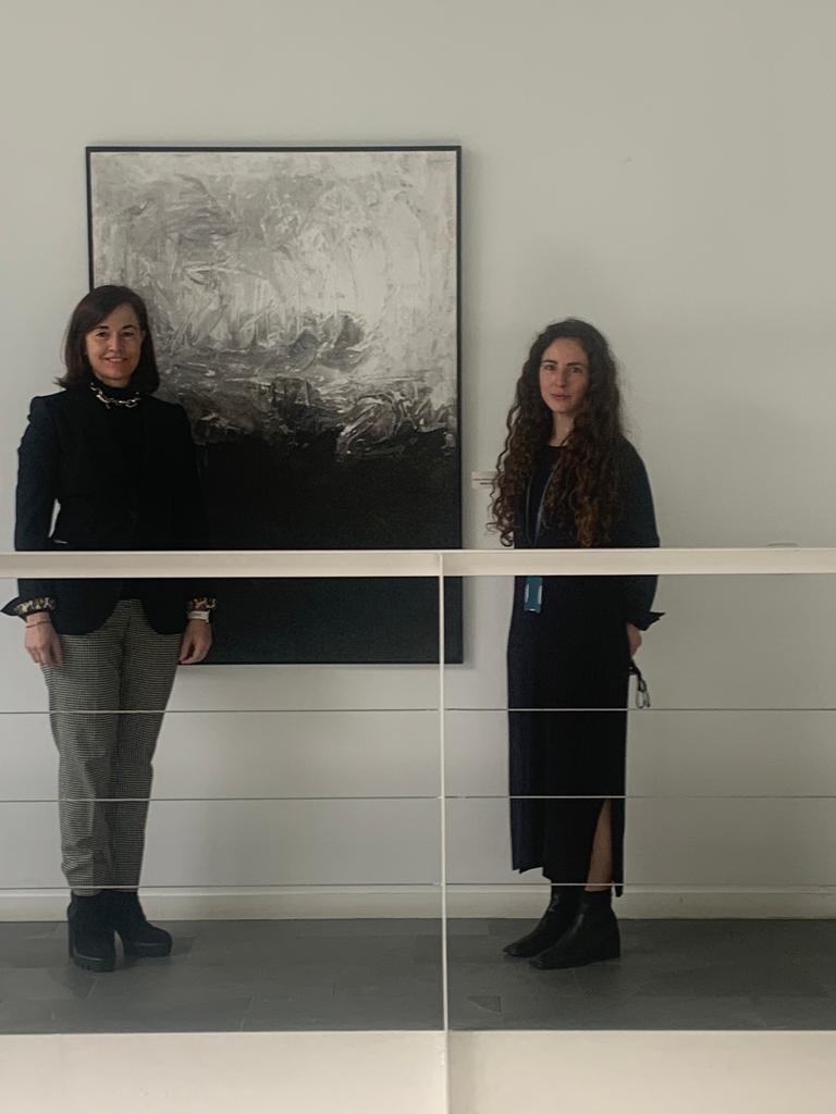 Rocío Hervella entrega el II Premio Proarte a María Villacorta Rocío Hervella entrega el II Premio Proarte a María Villacorta