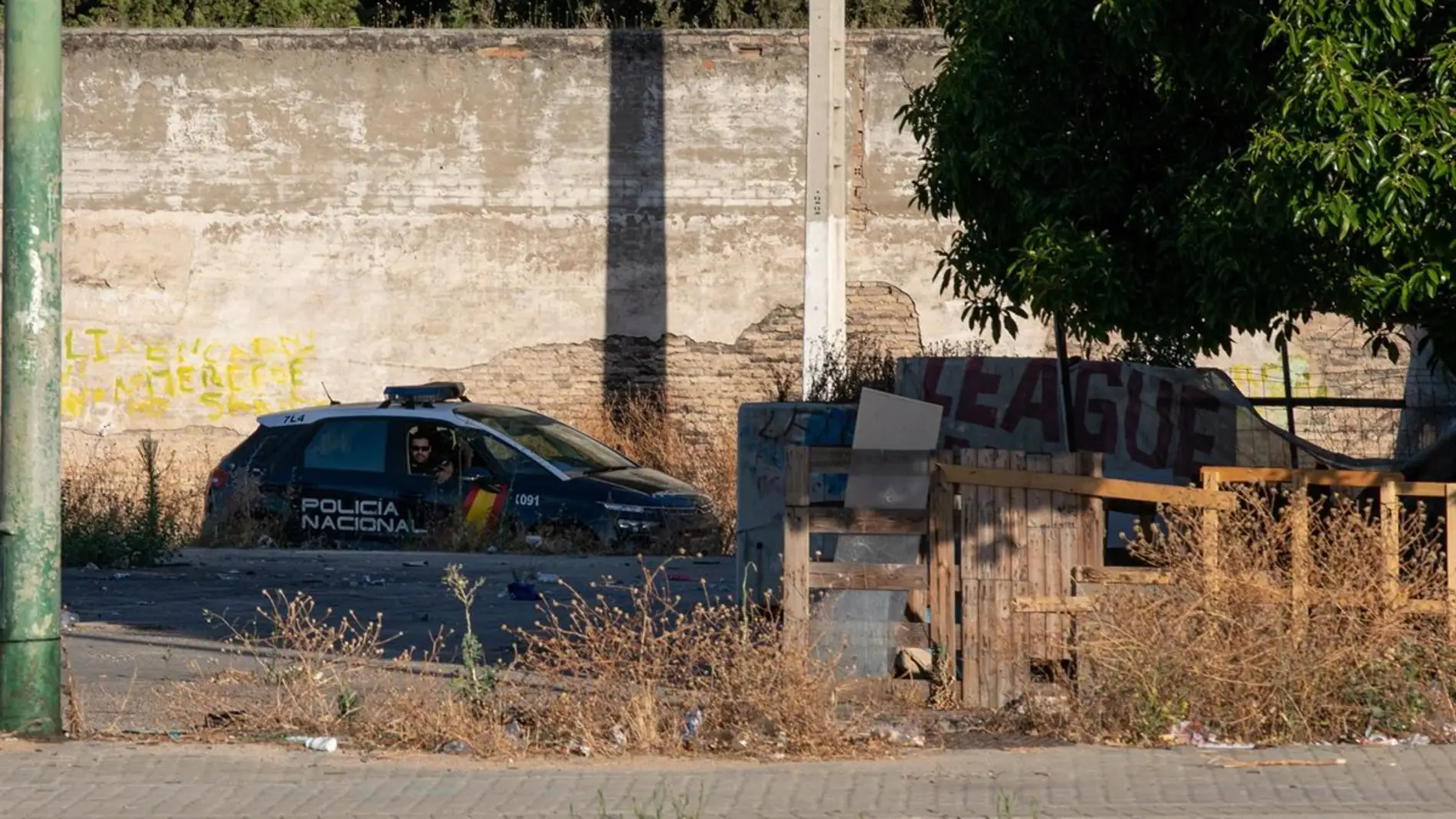 Imagen de archivo. Agentes de la Policía Nacional en el asentamiento chabolista de El Vacie