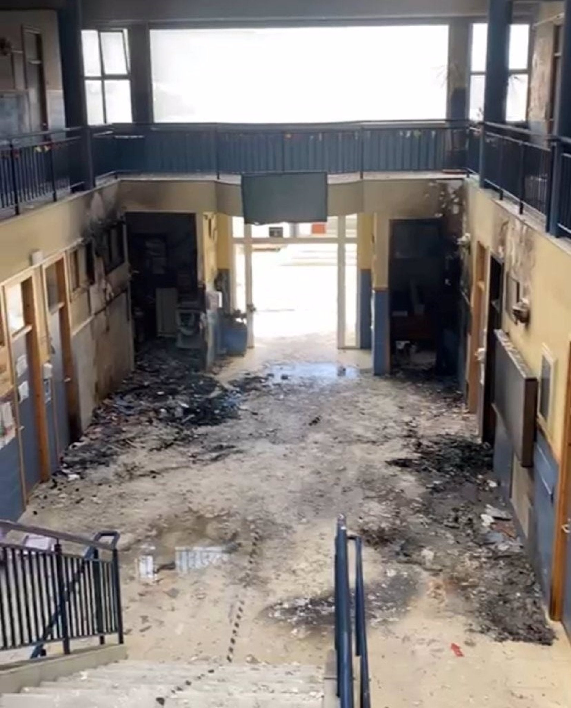 Los alumnos de IES Mediterráneo de Garrucha no pueden ir a clase tras el incendio Los alumnos de IES Mediterráneo de Garrucha no pueden ir a clase tras el incendio