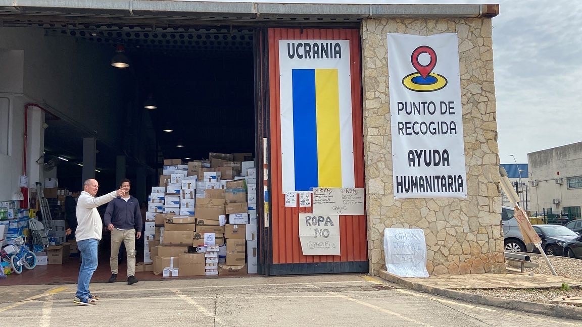 Este martes sale el segundo tráiler con ayuda humanitaria desde el antiguo parque de bomberos Este martes sale el segundo tráiler con ayuda humanitaria desde el antiguo parque de bomberos