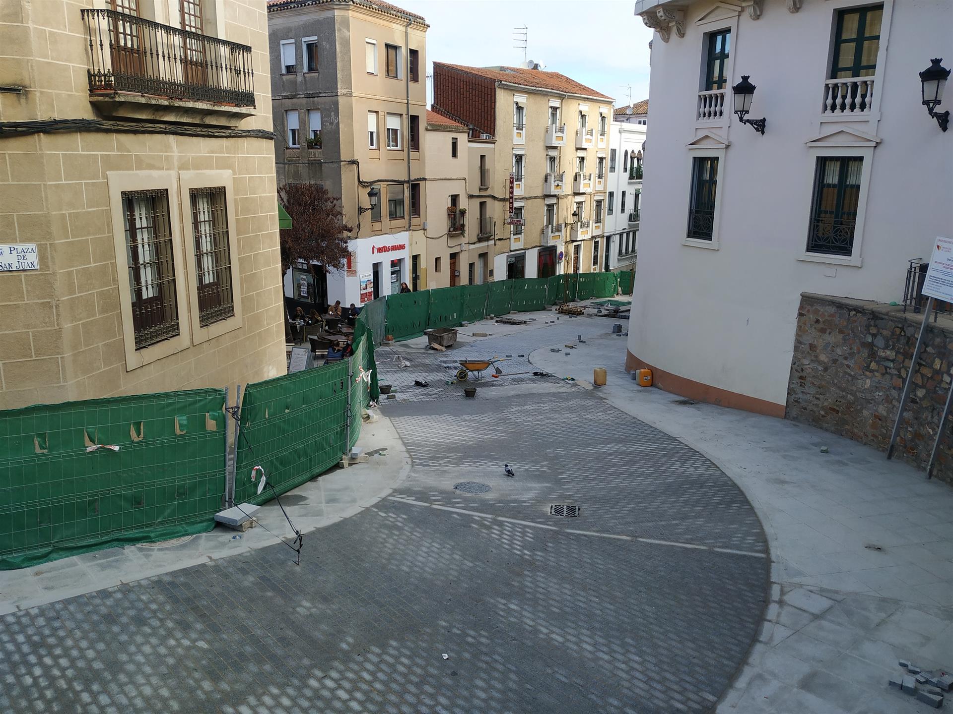 La obra en la Gran Vía de Cáceres concluirá en los próximos días si la lluvia no ralentiza los trabajos La obra en la Gran Vía de Cáceres concluirá en los próximos días si la lluvia no ralentiza los trabajos