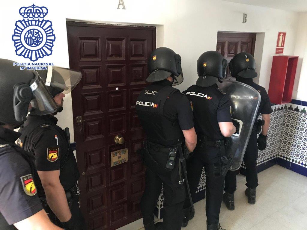 Detenido por malos tratos cuando estaba atrincherado en su casa Detenido por malos tratos cuando estaba atrincherado en su casa