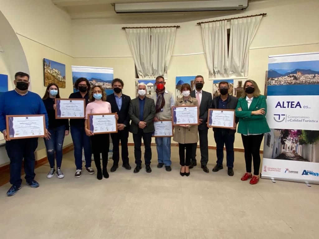 Colomer entrega en Altea los certificado SICTED a la Turist Info y varias empresas alteanas Colomer entrega en Altea los certificado SICTED a la Turist Info y varias empresas alteanas