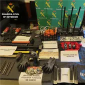 Efectos intervenidos en la desarticulación de una banda especializada en el robo de cajeros Efectos intervenidos en la desarticulación de una banda especializada en el robo de cajeros