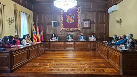 Reunión de los representantes municipales con las entidades sociales AYTO REUNION UCRANIA