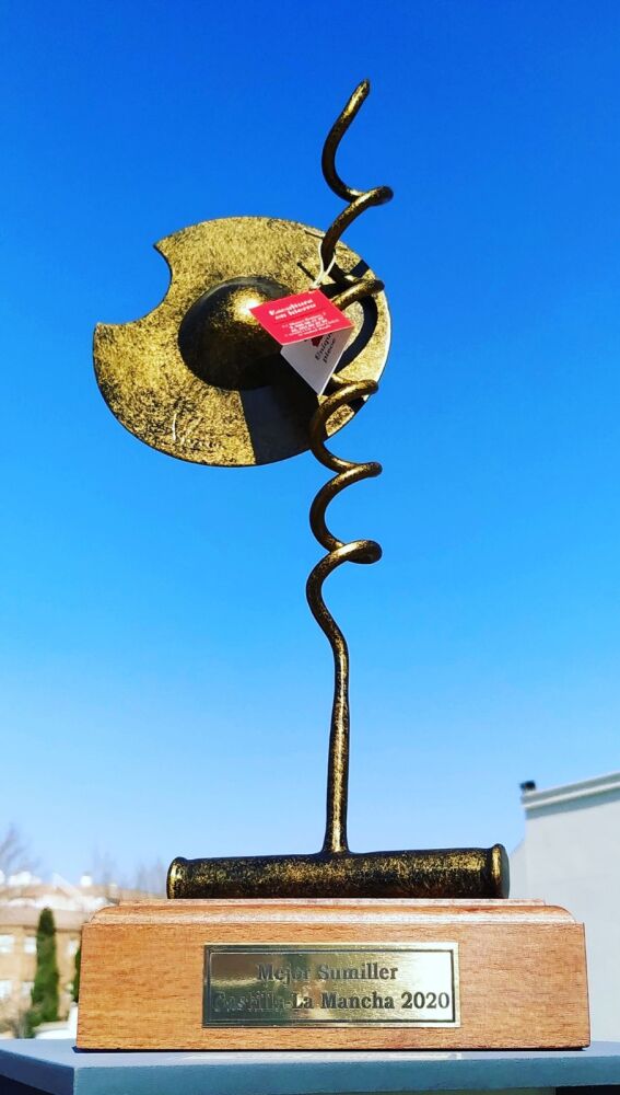 El original trofeo para el Concurso de Sumilleres