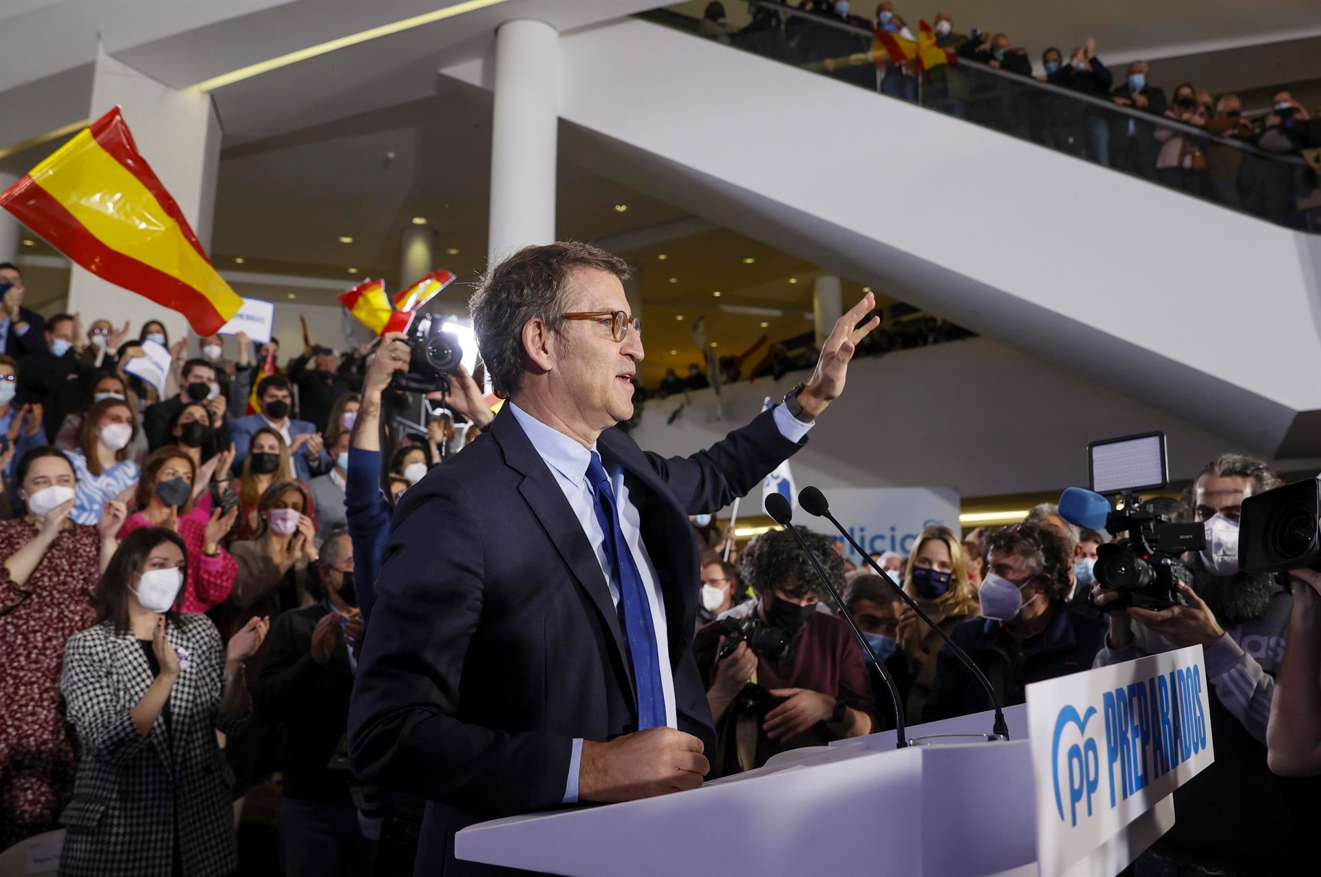 El CIS de Tezanos dispara a PSOE, PP y Vox y hunde a Podemos El CIS de Tezanos dispara a PSOE, PP y Vox y hunde a Podemos