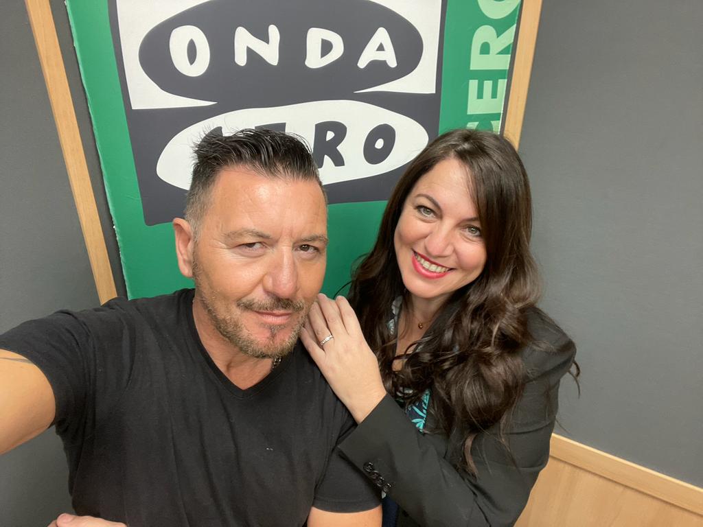 Miguel Noguera se arranca en Más de uno Alicante con el 'country music' en directo y a capela Miguel Noguera se arranca en Más de uno Alicante con el 'country music' en directo y a capela