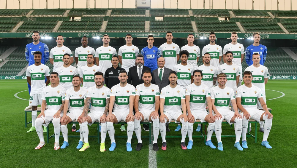 Foto oficial del Elche CF de la temporada 2021-22. Foto oficial del Elche CF de la temporada 2021-22.