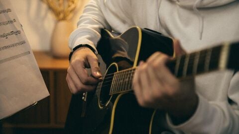 Guitarra ac&uacute;stica