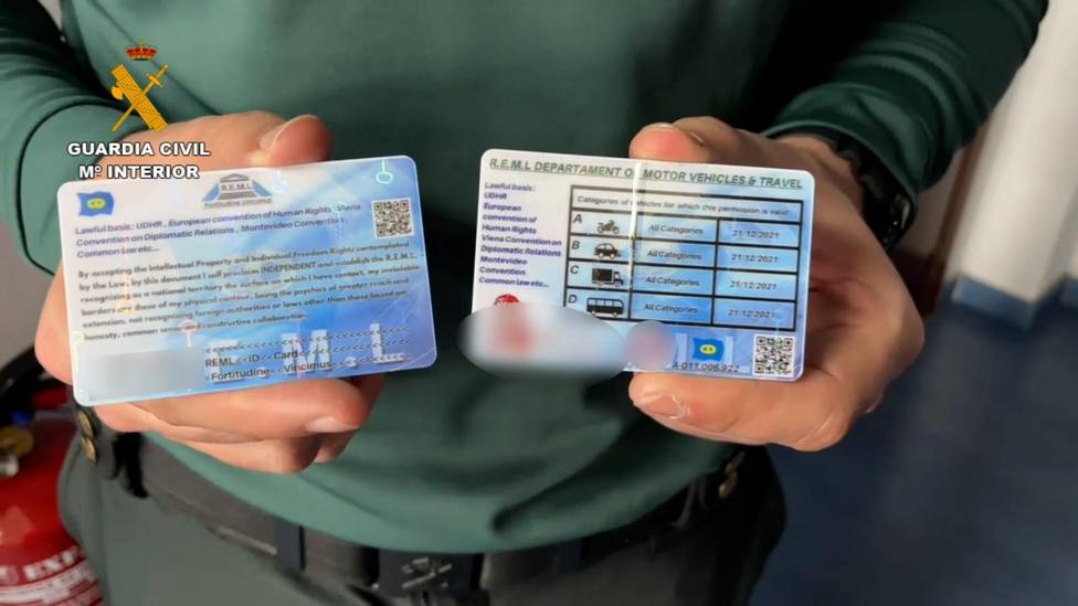 Un conductor termina denunciado tras presentar un carnet de la 'República Errante Menda Lerenda' Un conductor termina denunciado tras presentar un carnet de la 'República Errante Menda Lerenda'