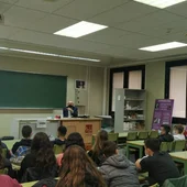 Sergio Menargues, profesor de Química, presenta la exposición Mujeres en la Química Sergio Menargues, profesor de Química, presenta la exposición Mujeres en la Química