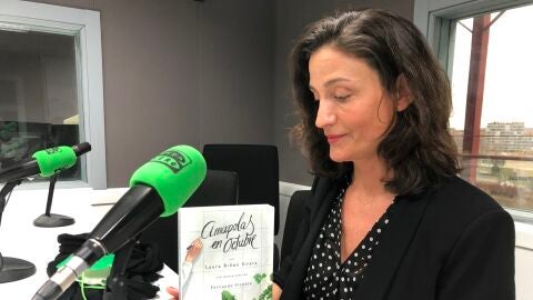 Laura Riñón presentando &quot;Amapolas en Octubre&quot;