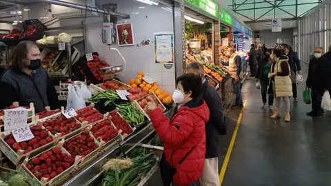 Noticias Mediodía Huelva desde el Mercado del Carmen Noticias Mediodía Huelva desde el Mercado del Carmen