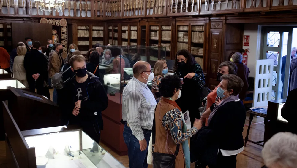 Público asistente a la inauguración de la exposición Público asistente a la inauguración de la exposición