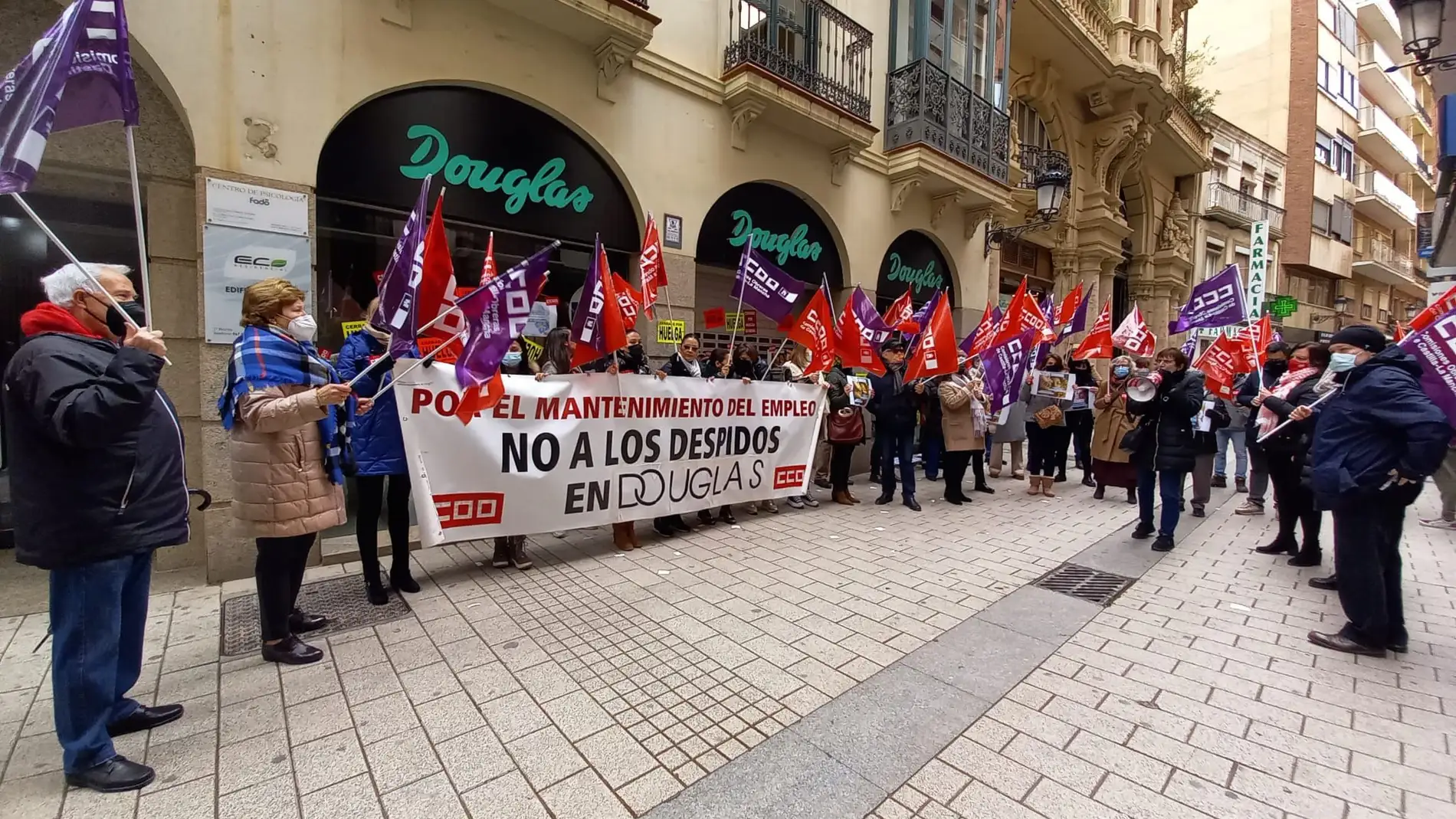 Jornada de huelga en perfumerías Douglas por el anuncio de 1.000 despidos 