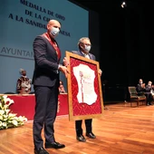 José Antonio Díez y Juan Luis Burón en la entrega de la Medalla de Ora de la Ciudad a la Sanidad Leonesa José Antonio Díez y Juan Luis Burón en la entrega de la Medalla de Ora de la Ciudad a la Sanidad Leonesa