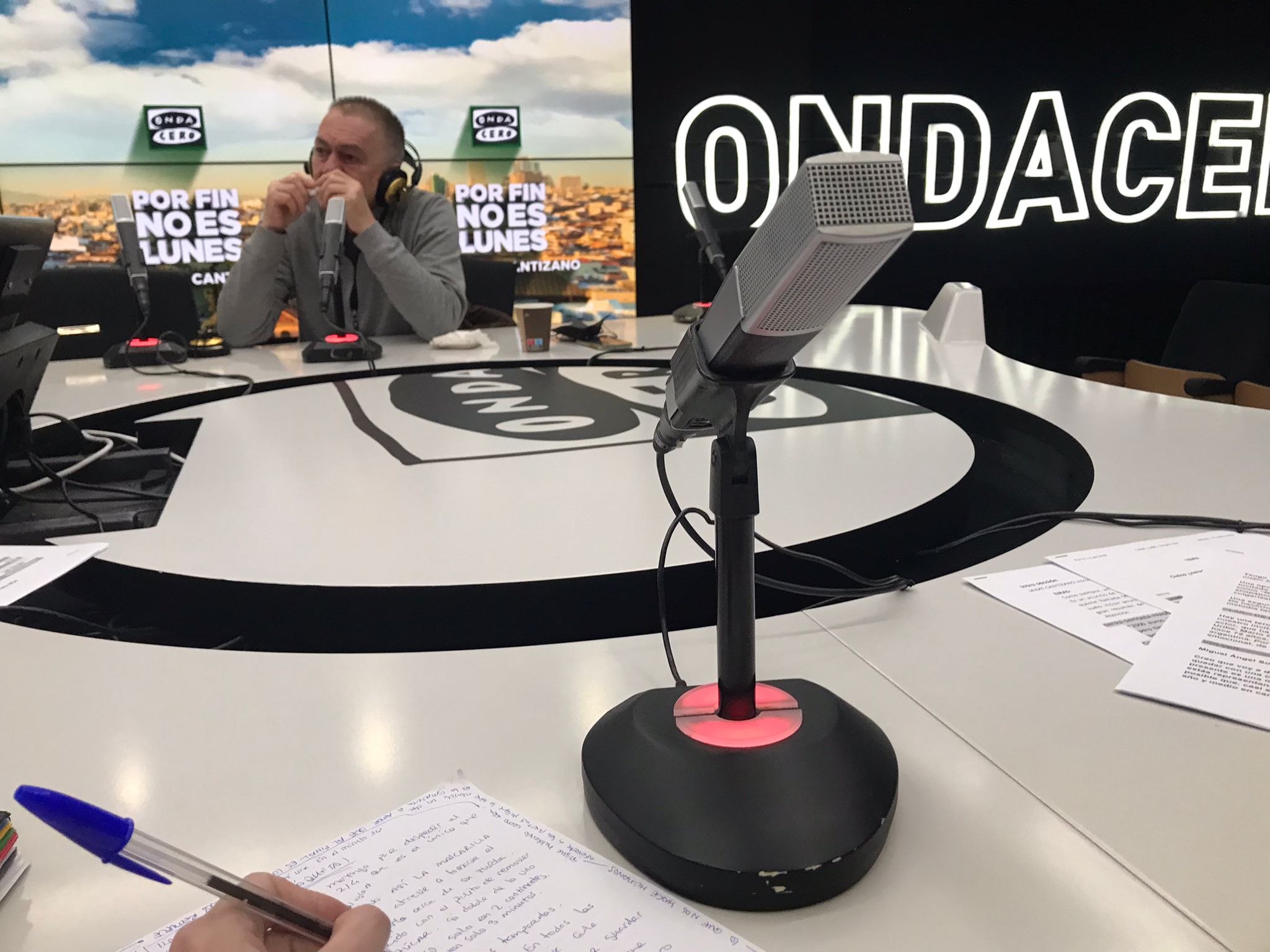 El garabato de Isabel Lobo a Miguel Ángel Solá: "Ganar para guardar el aplauso y ser construyente, eso es él" El garabato de Isabel Lobo a Miguel Ángel Solá: "Ganar para guardar el aplauso y ser construyente, eso es él"
