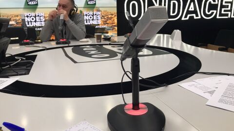 El actor Miguel &Aacute;ngel Sol&aacute;, emocionado tras escuchar el garabato de Isabel Lobo en Por fin no es lunes