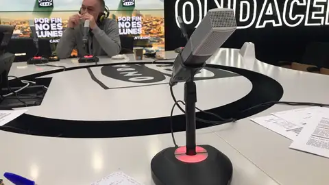 El actor Miguel Ángel Solá, emocionado tras escuchar el garabato de Isabel Lobo en Por fin no es lunes El actor Miguel Ángel Solá, emocionado tras escuchar el garabato de Isabel Lobo en Por fin no es lunes
