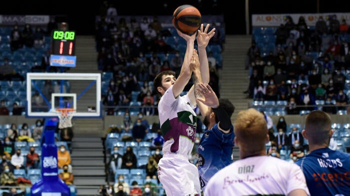 El Unicaja se trae la victoria de Galicia El Unicaja se trae la victoria de Galicia