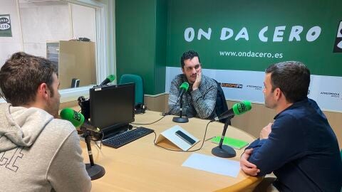 Los periodistas Monserrate Hern&aacute;ndez, David Mar&iacute;n y Adri&aacute;n D&iacute;az, en la Tertulia del Deporte.