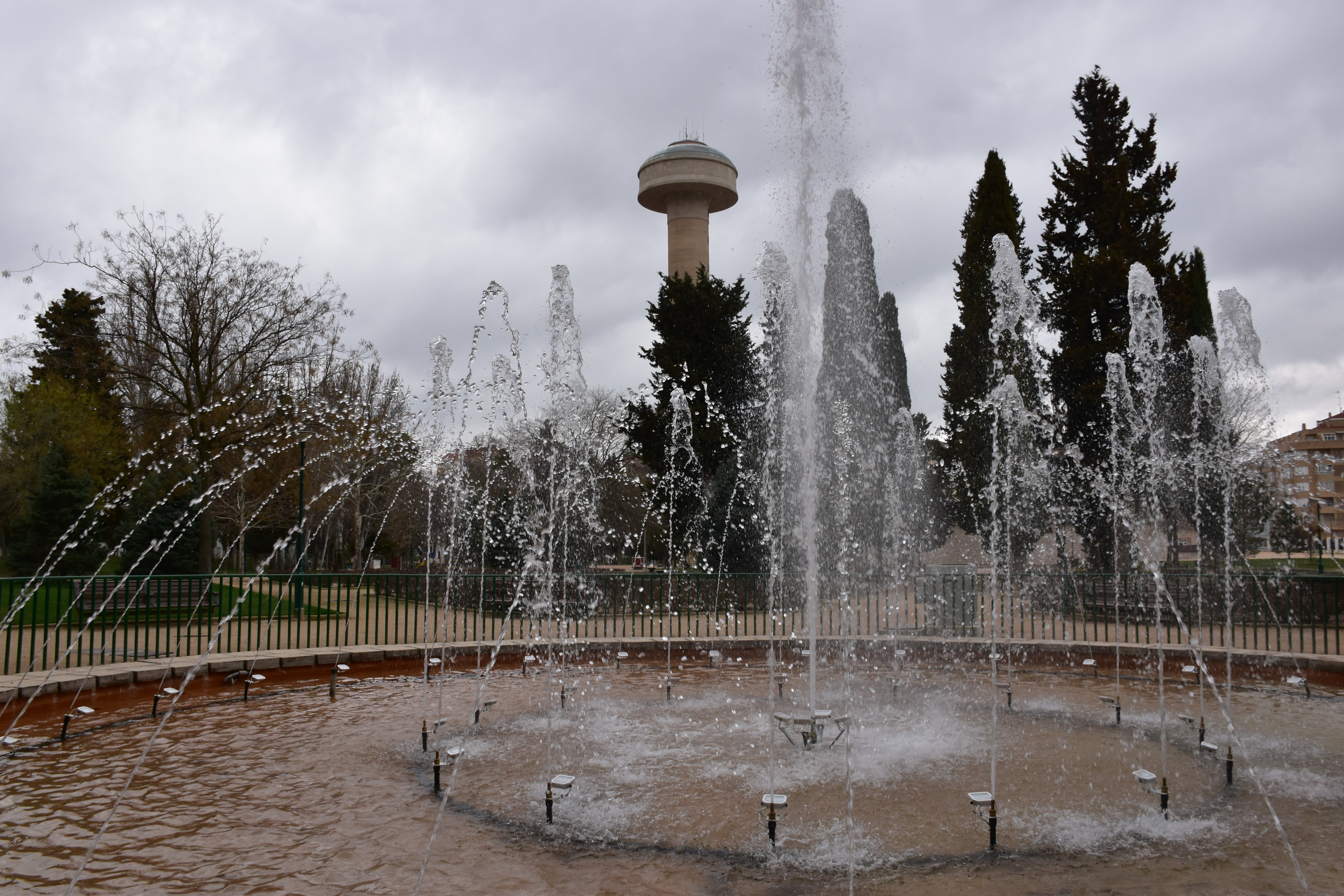 El antiguo estanque de patos de la Fiesta del Árbol es ahora en una fuente ornamental El antiguo estanque de patos de la Fiesta del Árbol es ahora en una fuente ornamental